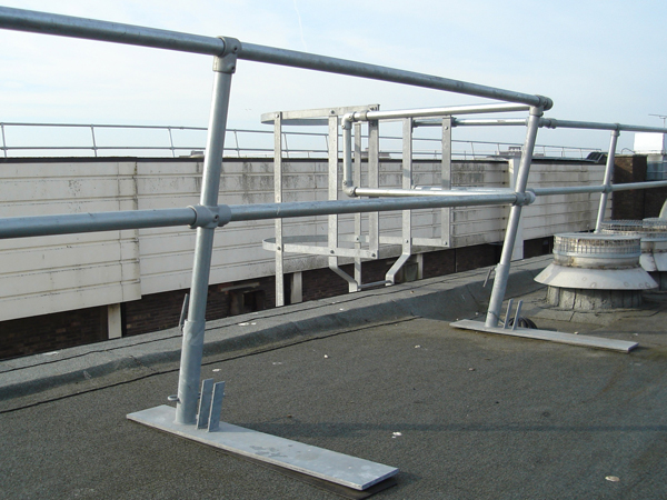 Roof edge permanent guardrail Gallery Image