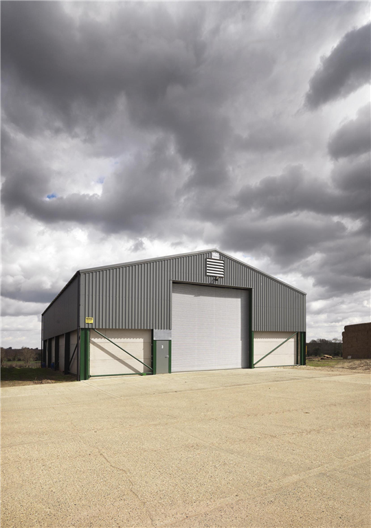 Our standard 1000 tonne grain store. Steel portal frame, fibre-cement roof, metal wall cladding, concrete grain walls, galvanised roller doors & personnel door. Call Agri Sales on 01953 850611. Gallery Image