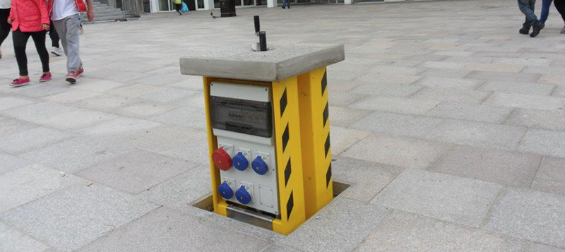 Retractable Service Units provide a safe power supply for outdoor public places. Gallery Image