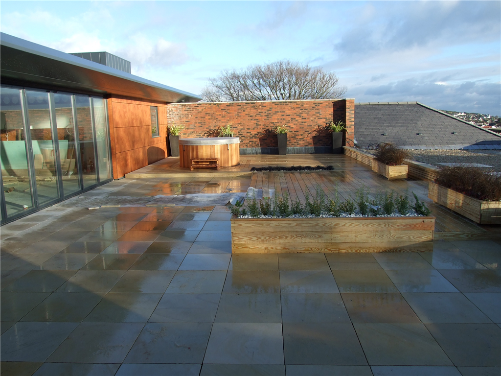 Roof terrace using Wallbarn rubber support pads Gallery Image