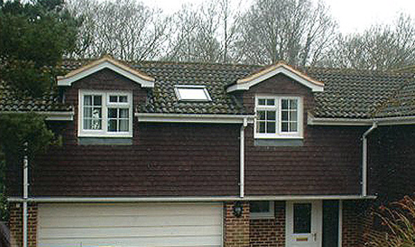 A garage overbuild
containing 2 beds, 1 bath & a study area Gallery Image