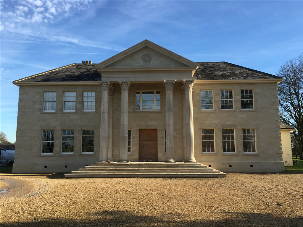 Ivory seamless aluminium gutter to this stunning home in Hertfordshire. Gallery Image