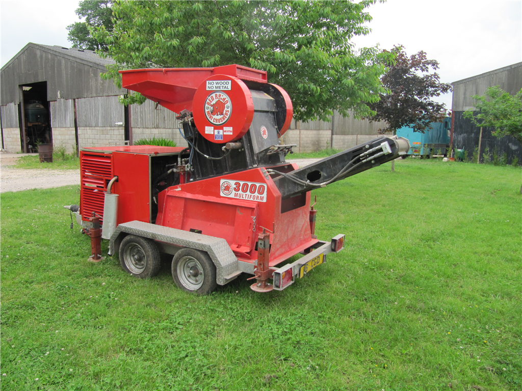 Hire this loader, crushers up to 12 tonnes an hour. Save money on reclycling Gallery Image