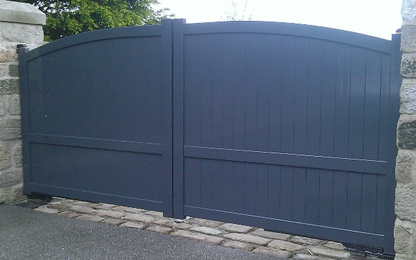 Aluminium gates in a very popular grey anthracite. Gallery Image