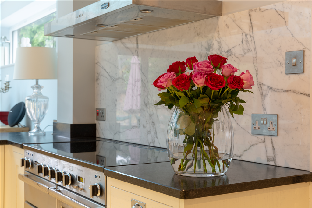 Anhara black leathered finish granite worktops & Arabescato marble splashback, Surrey. Gallery Image