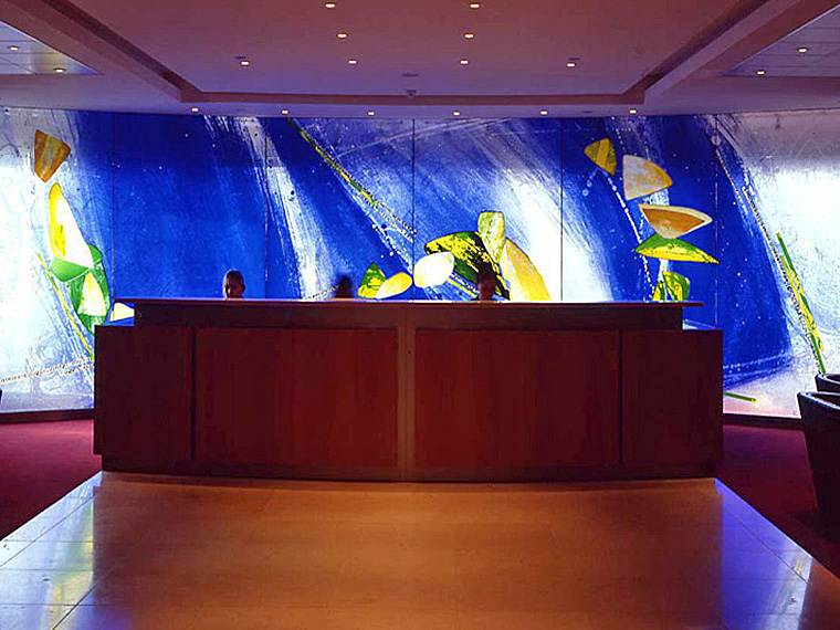 Office Reception Glass Artwork, Antique Mouth-blown Glass with Screen-printed Glass, Baker-Mckenzie Headquarters, London Gallery Image