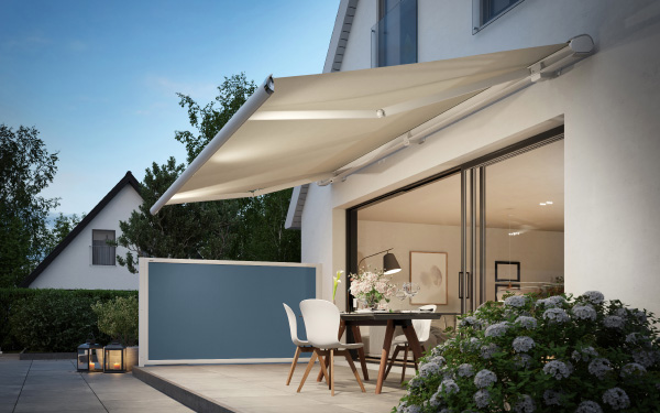 Markilux 6000 retractable awning + side screen Gallery Image