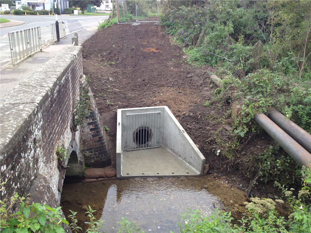 Angled headwall with factory fitted close coupled grating  Gallery Image