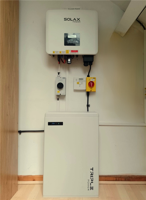 SolaX 3.6kw inverter and 5.8kw Triple power battery. Methley Gallery Image