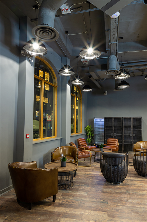 Roar Fitness, Eastcheap
Pendants, tracks, projectors and Notus linear systems
Lighting Design by Inox Gallery Image