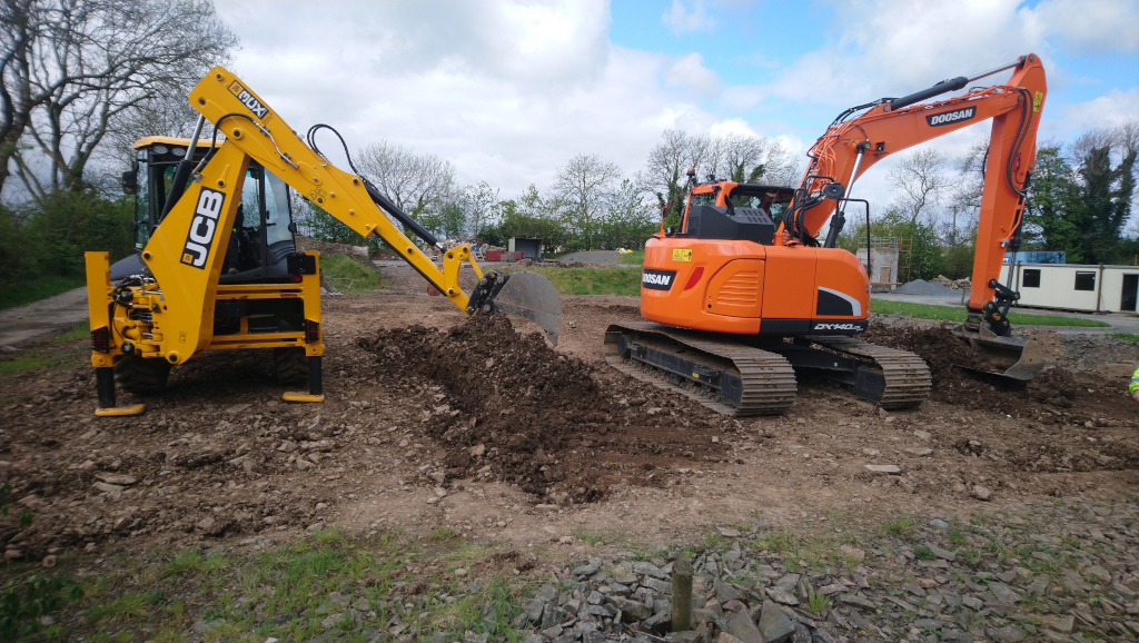 JCB 3CX and Doosan DX140LCR-5 excavator training Gallery Image